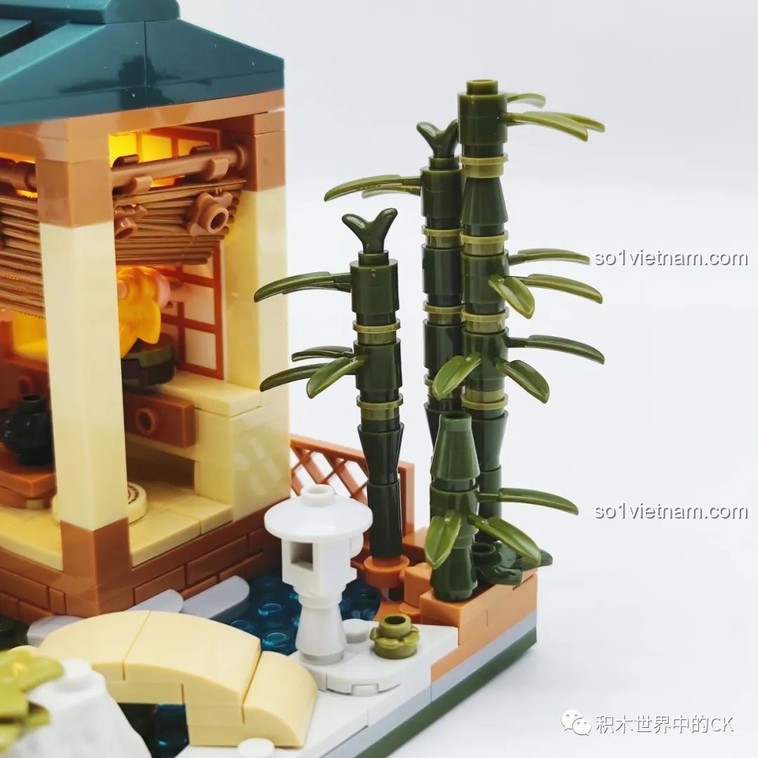 Cận cảnh chi tiết đôi guốc gỗ và các vật dụng nhỏ bên hiên nhà của Ngôi nhà Nhật Bản Kumamon inbrixx 880018.