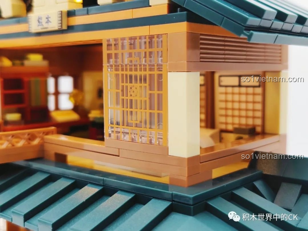 Cận cảnh chi tiết mái nhà và biển hiệu