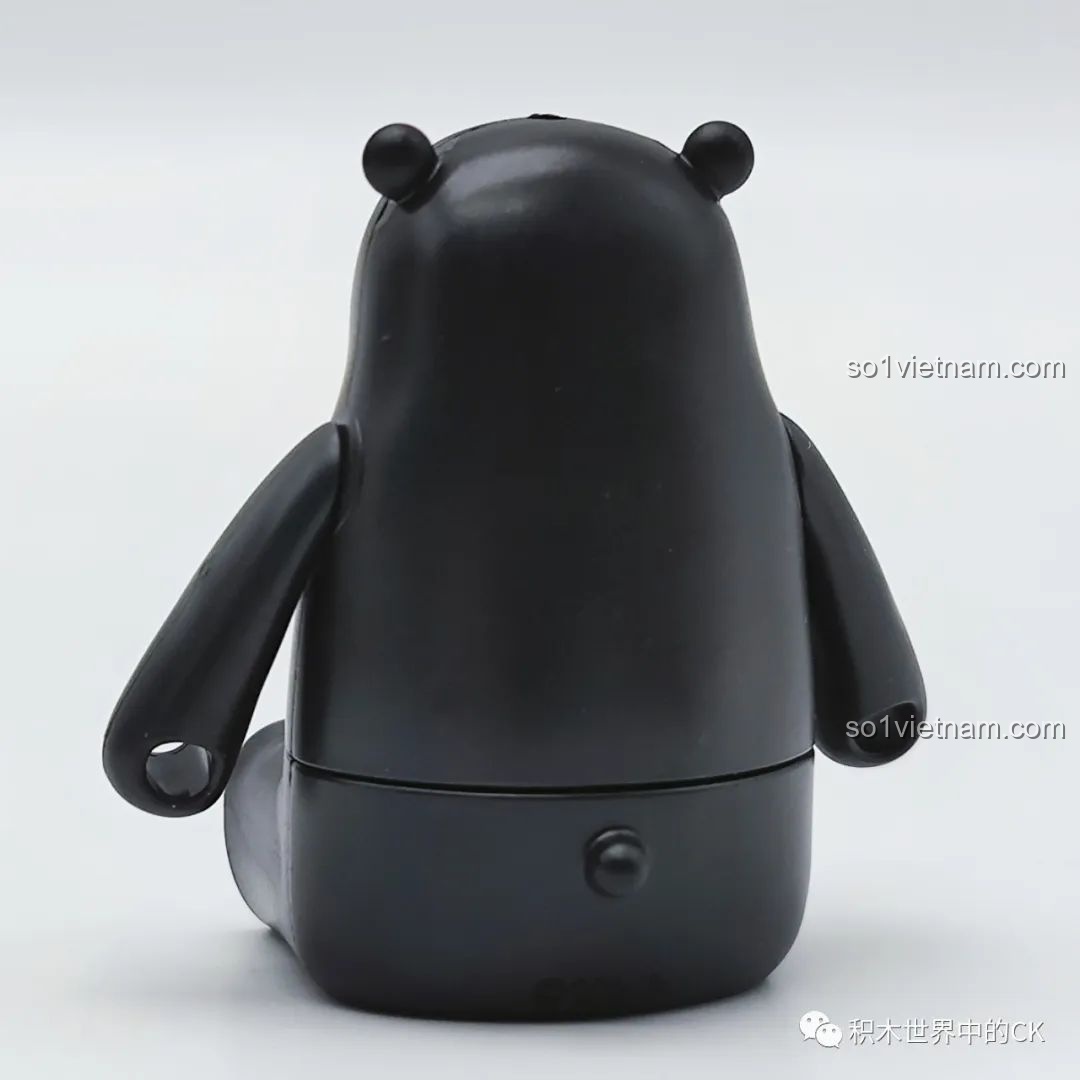 Mặt sau của minifigure Kumamon trong bộ inbrixx 880018 Ngôi nhà Nhật Bản Kumamon, thể hiện chi tiết thiết kế.