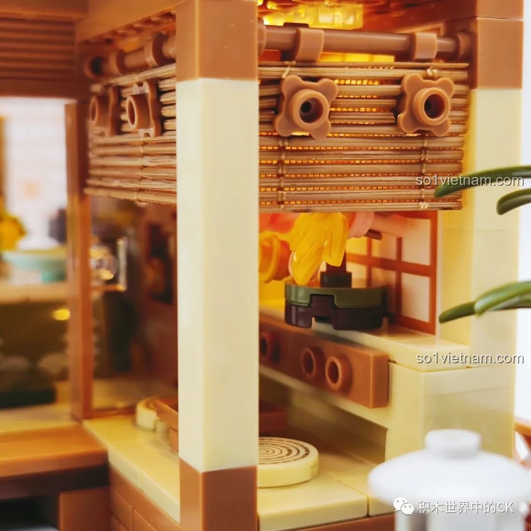 Mô hình Ngôi nhà Nhật Bản Kumamon inbrixx 880018 được tách rời hai tầng, cho thấy cấu trúc bên trong rõ ràng.