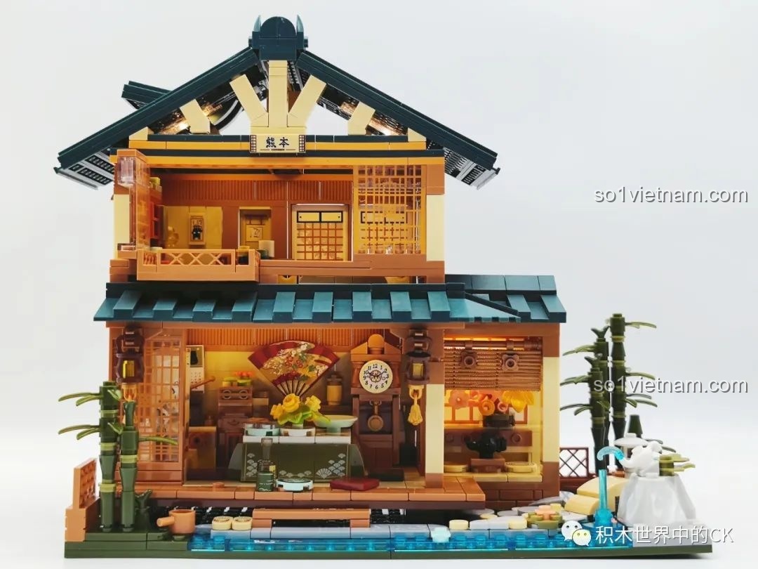 Mô hình hoàn chỉnh Ngôi nhà Nhật Bản Kumamon inbrixx 880018 nhìn trực diện từ phía trước, nổi bật kiến trúc truyền thống.