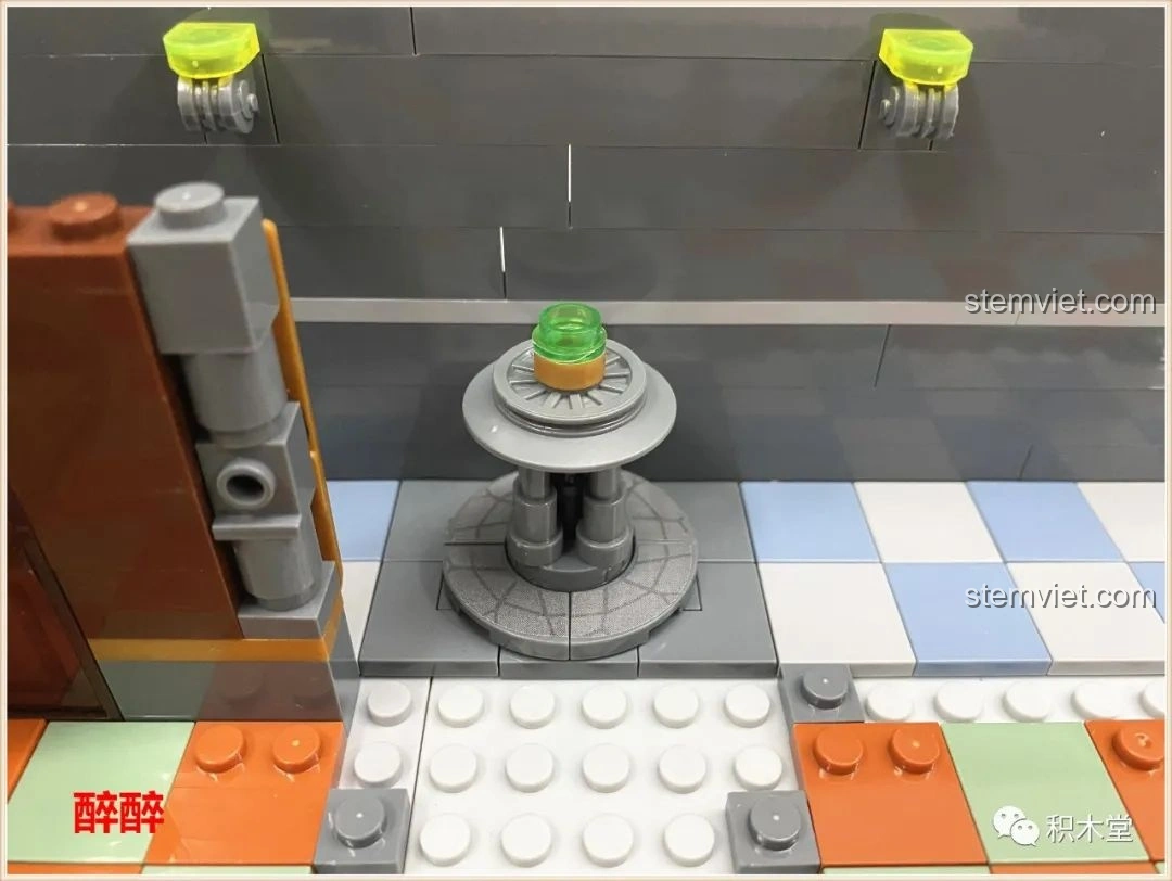 Chi tiết bàn thờ và vật phẩm ma thuật trong tầng trệt của bộ Panlos Brick 613001 Tòa nhà Sanctum Sanctorum Doctor Strange.