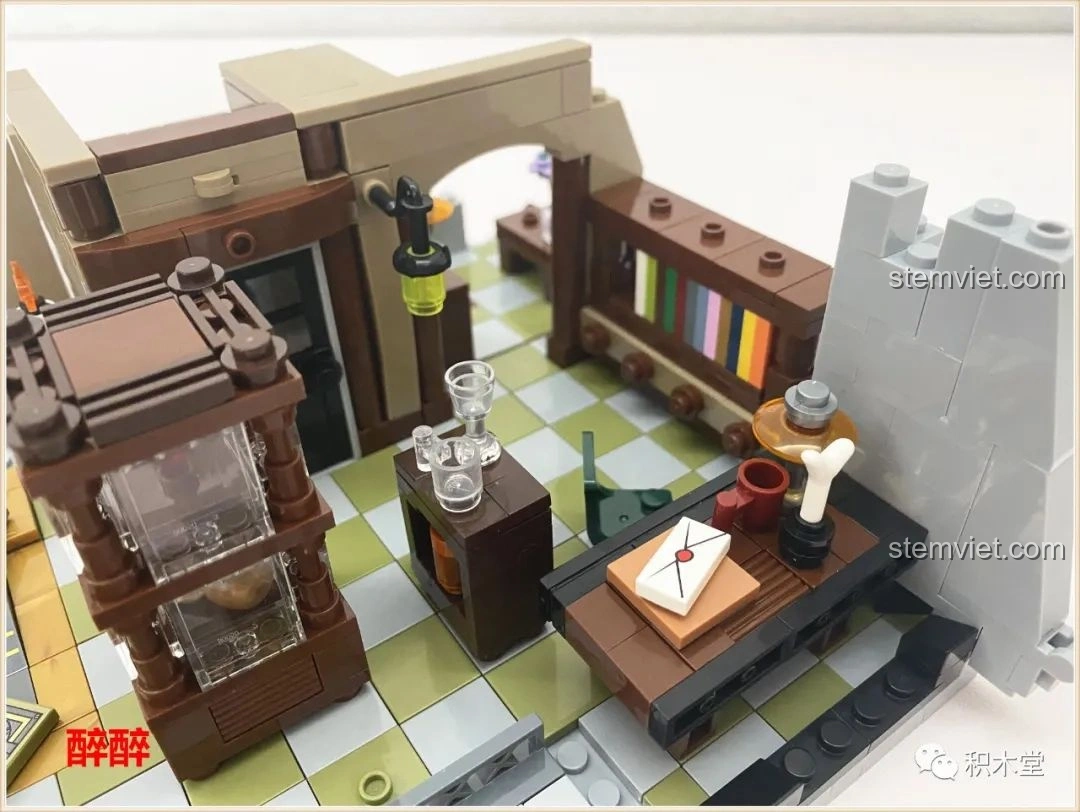 Mô hình hoàn chỉnh của bộ Panlos Brick 613001 Tòa nhà Sanctum Sanctorum Doctor Strange nhìn từ góc khác, thể hiện sự đồ sộ và chi tiết.