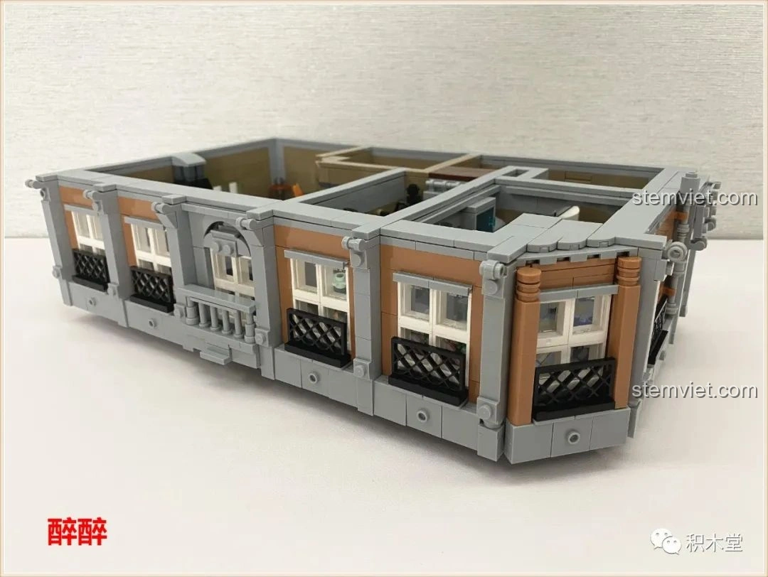 Trang hướng dẫn lắp ráp tầng bốn của bộ Panlos Brick 613001 Tòa nhà Sanctum Sanctorum Doctor Strange, minh họa cách gia cố đáy tầng.