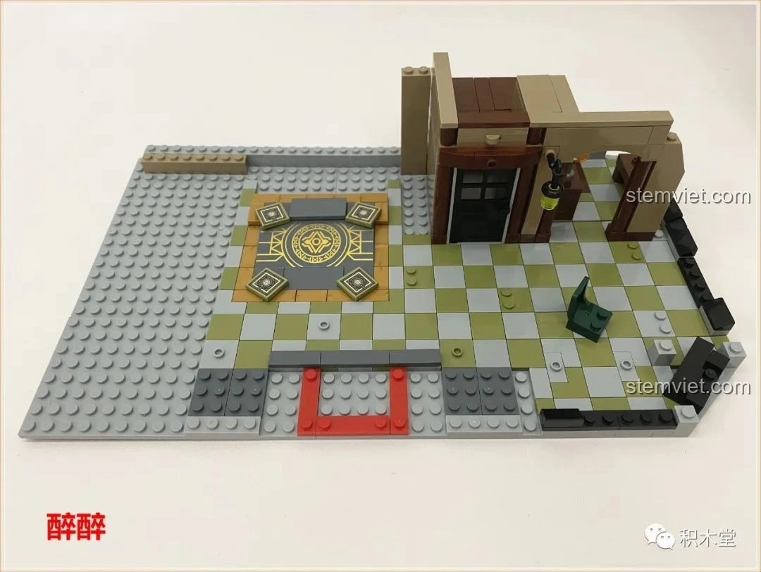 Chi tiết mái nhà của bộ Panlos Brick 613001 Tòa nhà Sanctum Sanctorum Doctor Strange, với ống nước và bồn chứa.