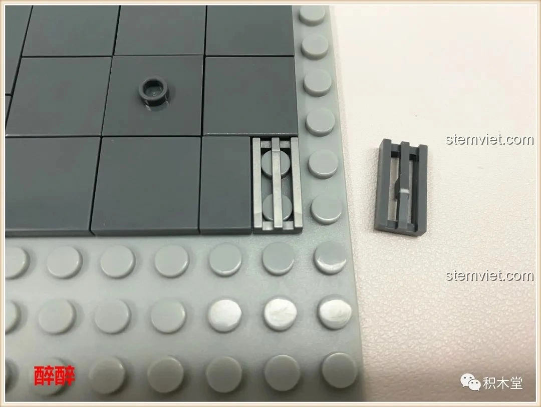 Mảnh ghép bị lỗi nhỏ trong bộ Panlos Brick 613001 Tòa nhà Sanctum Sanctorum Doctor Strange, cho thấy một số vấn đề về chất lượng sản xuất.