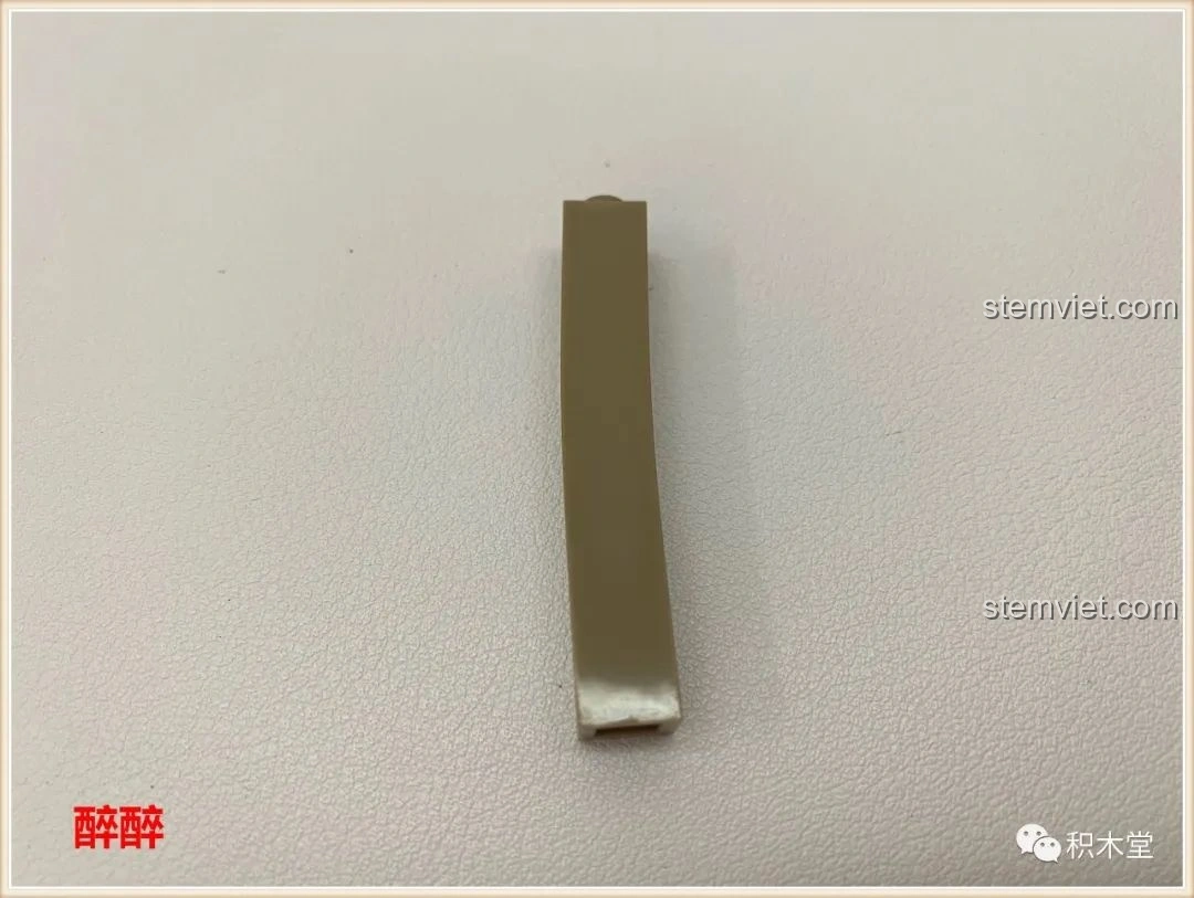 Hình ảnh nội thất tầng bốn của bộ Panlos Brick 613001 Tòa nhà Sanctum Sanctorum Doctor Strange bị rơi rụng do lỗi hướng dẫn lắp ráp.