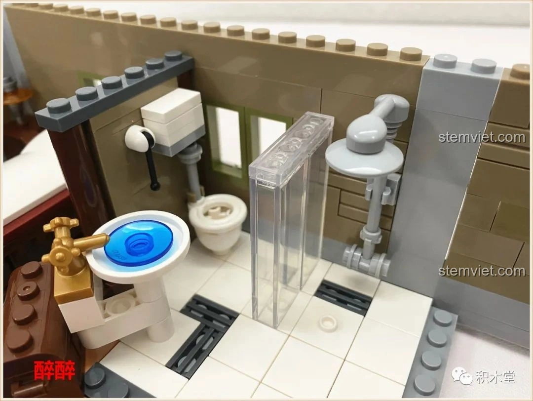 Góc nhìn tổng thể nội thất tầng ba của bộ Panlos Brick 613001 Tòa nhà Sanctum Sanctorum Doctor Strange, với phòng ngủ, phòng tắm và bếp.