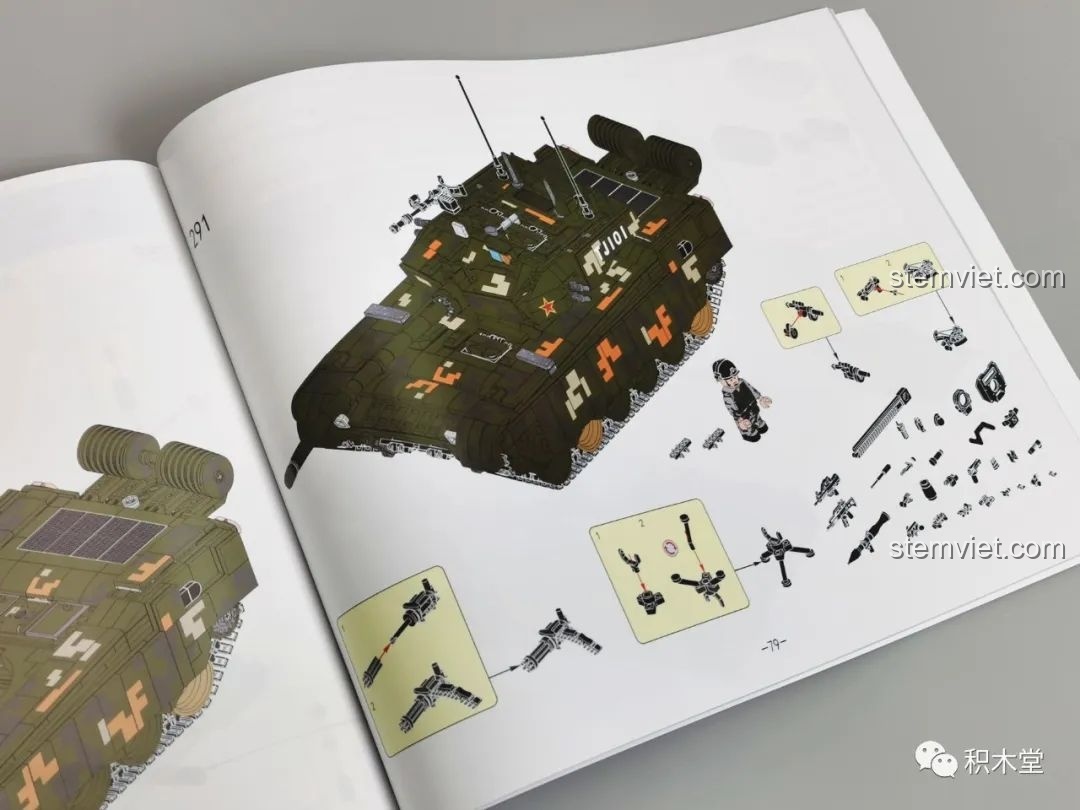 Một trang trong sách hướng dẫn lắp ráp Panlos Brick 632002 Xe Tăng Type 99, hiển thị các bước lắp ráp và phụ kiện đi kèm.