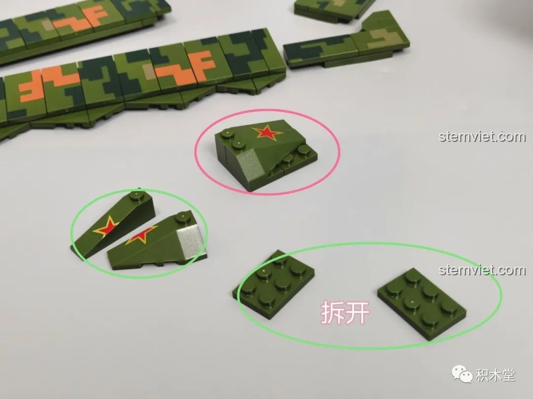 Khoang chứa đạn bên trong xe tăng Panlos Brick 632002 Type 99, với 5 viên đạn pháo được mô phỏng chi tiết.