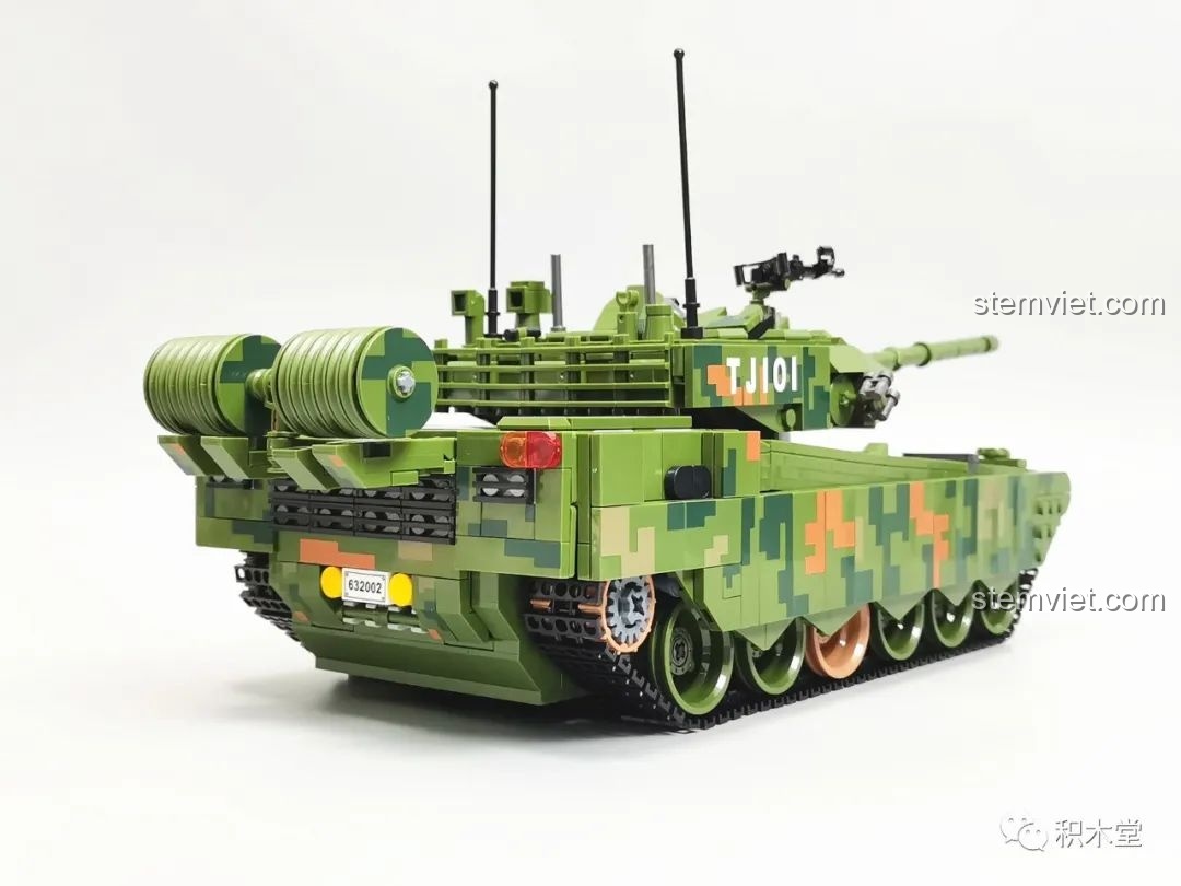 Cận cảnh nòng pháo của xe tăng Panlos Brick 632002 Type 99, với chi tiết bộ phận hút khói.
