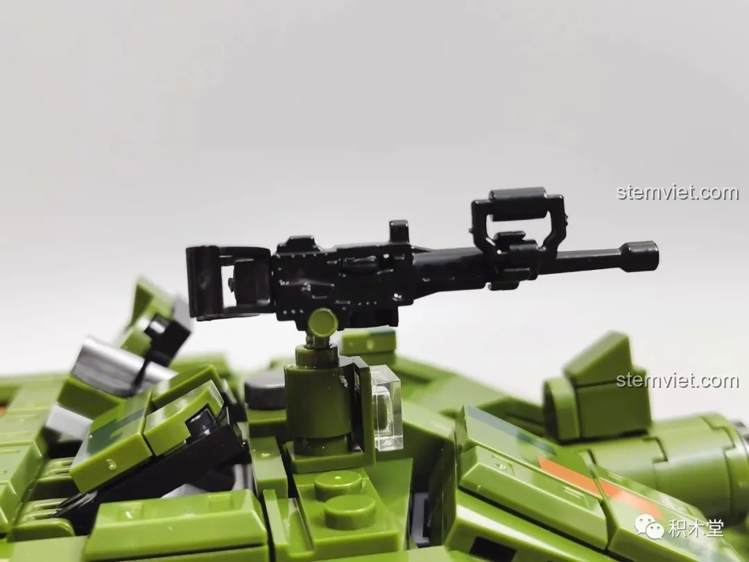 Cận cảnh biển số xe phía sau của xe tăng Panlos Brick 632002 Type 99, hiển thị mã sản phẩm.