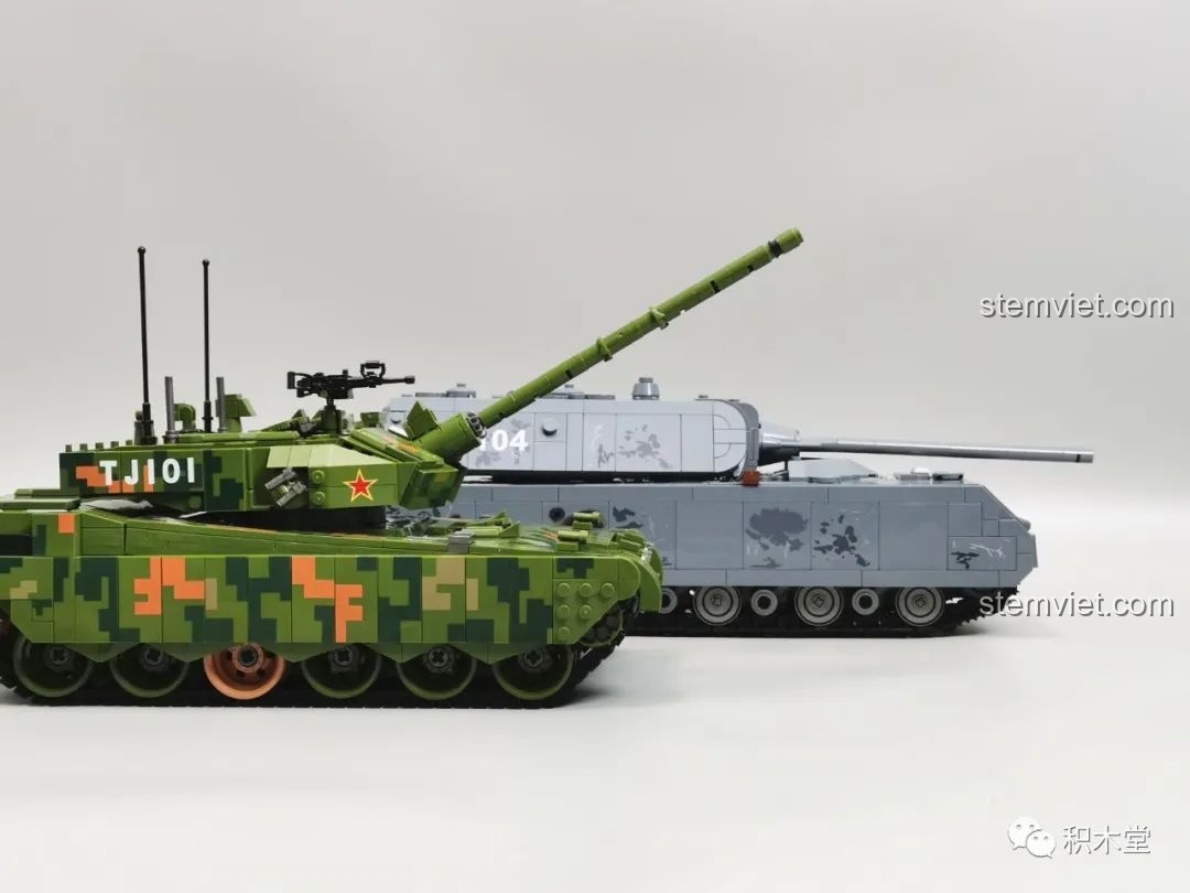 Mô hình xe tăng Panlos Brick 632002 Type 99 hoàn chỉnh, với nòng pháo có thể nâng hạ và tháp pháo xoay.