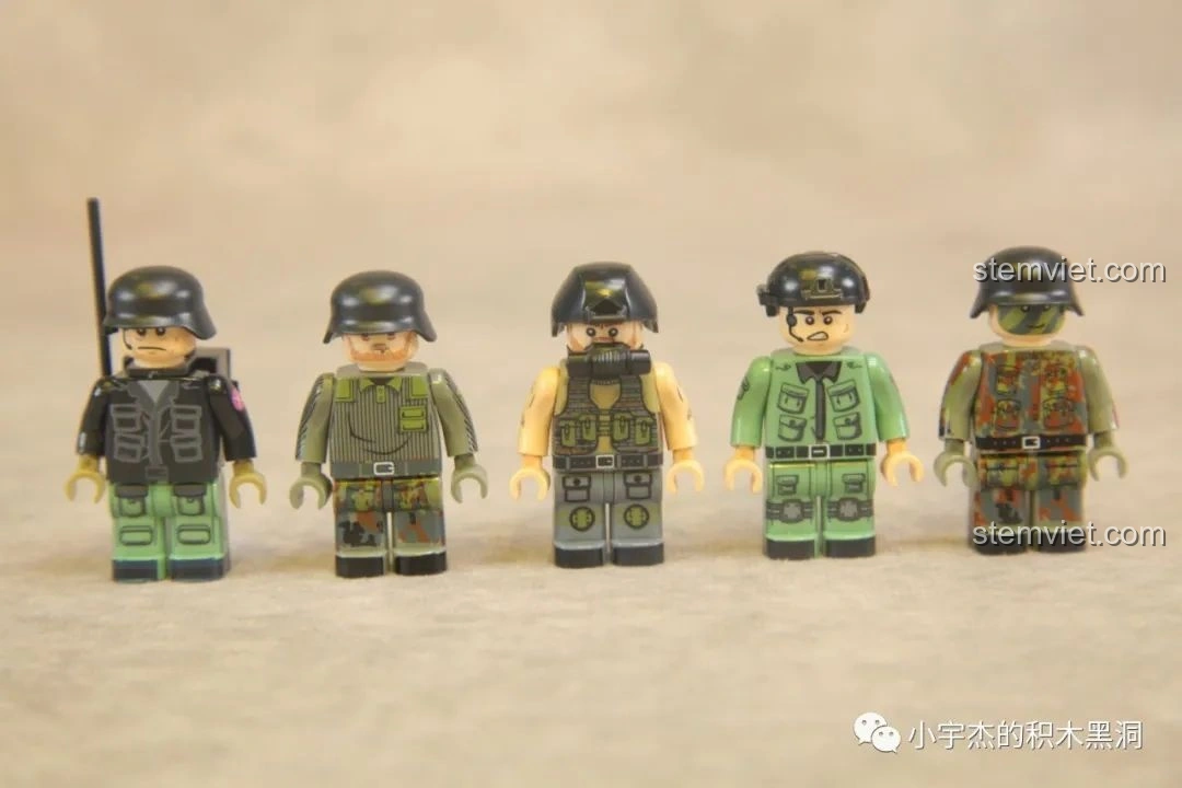 Mô hình xe tăng Challenger của Panlos Brick, một phần trong bộ sưu tập xe tăng quân sự, với màu sắc và chi tiết chân thực.