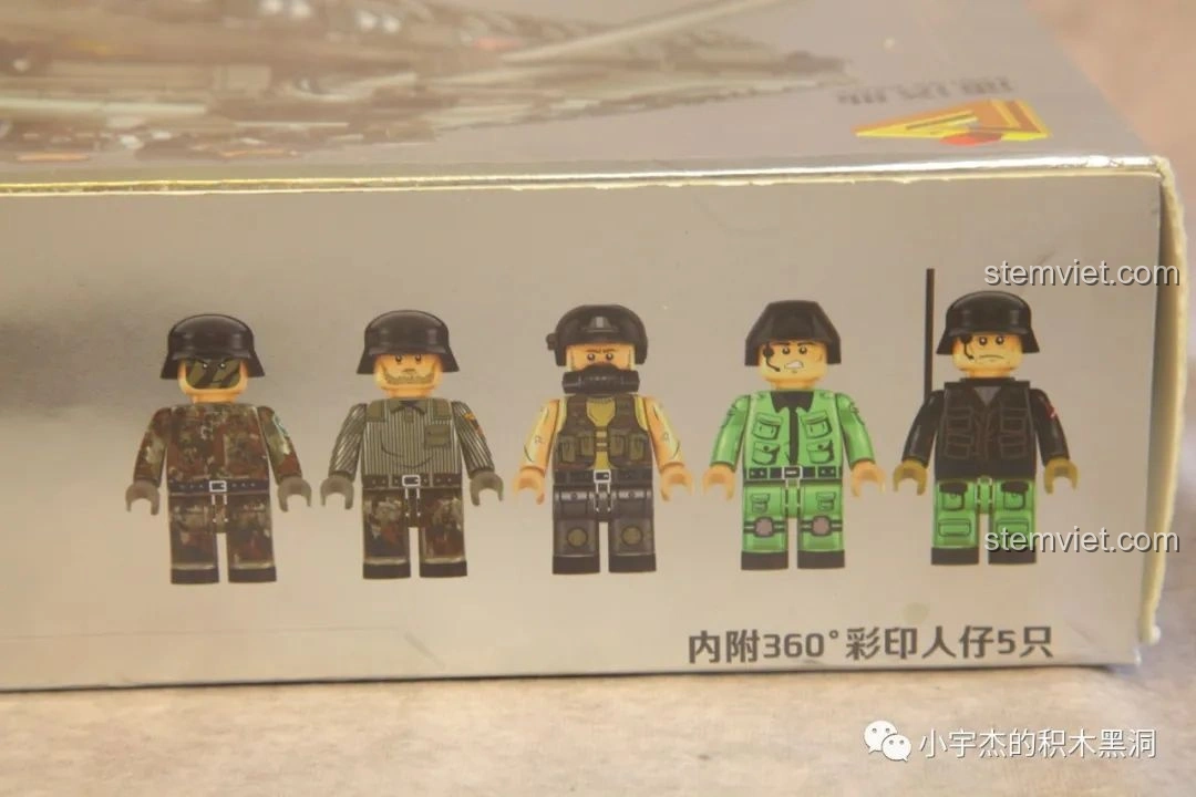 Năm nhân vật lính đi kèm bộ đồ chơi lắp ráp xe tăng Leopard 2 Panlos Brick 632003, với trang phục và mũ bảo hiểm đa dạng.