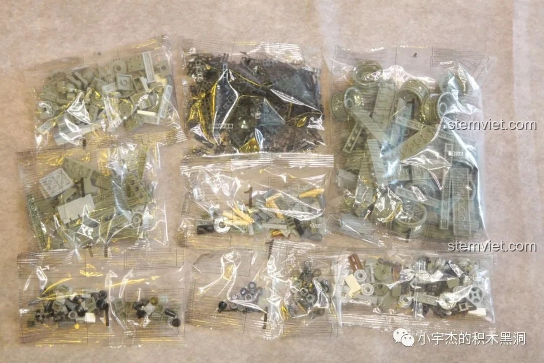 Các túi linh kiện được đánh số 1 của bộ đồ chơi lắp ráp xe tăng Leopard 2 Panlos Brick 632003, chứa nhiều mảnh ghép khác nhau.