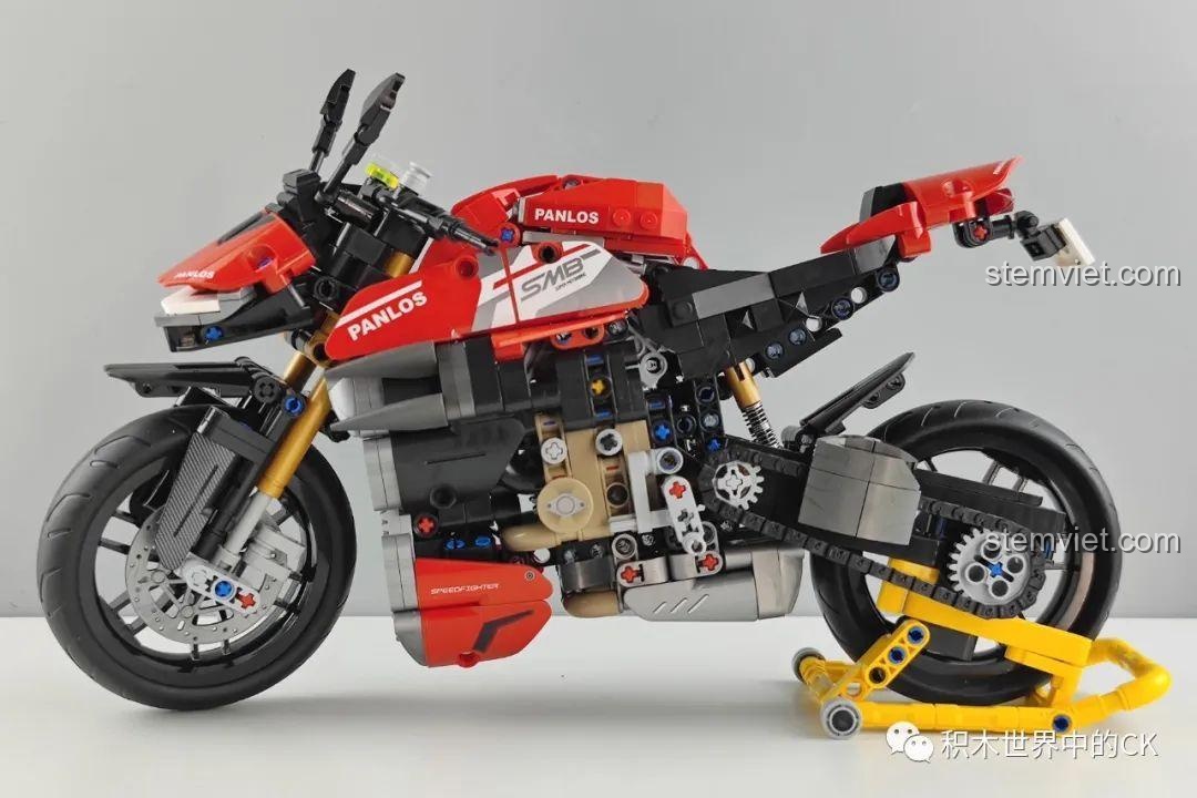 Review Panlos Brick 672006 Mô tô Streetfighter V4 SP từ góc nhìn bên cạnh, thiết kế tổng thể hài hòa, đẹp mắt.