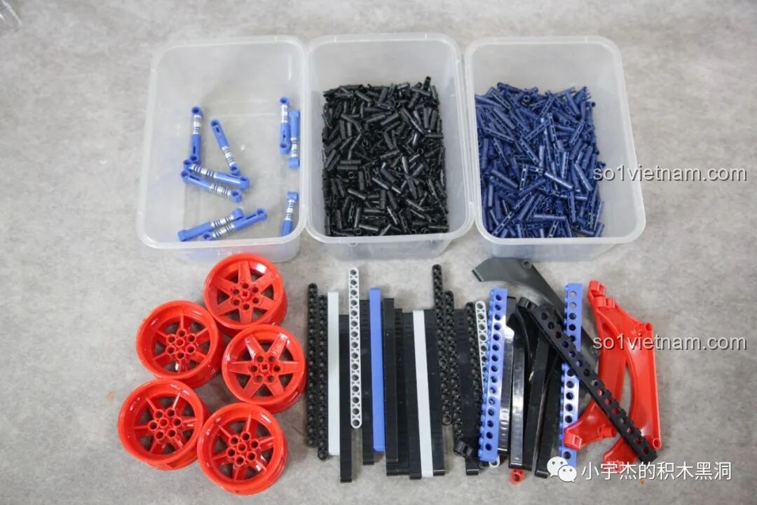 Các mảnh ghép được phân loại và sắp xếp gọn gàng, bao gồm bánh xe đỏ, lò xo xanh và các chi tiết kỹ thuật khác của PanlosBrick 673101.