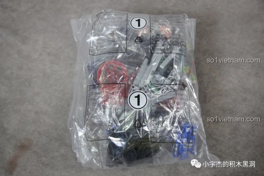 Túi mảnh ghép số 1 của bộ lắp ghép PanlosBrick 673101 Ford Bronco Xe Địa Hình, chứa các chi tiết cho giai đoạn đầu.