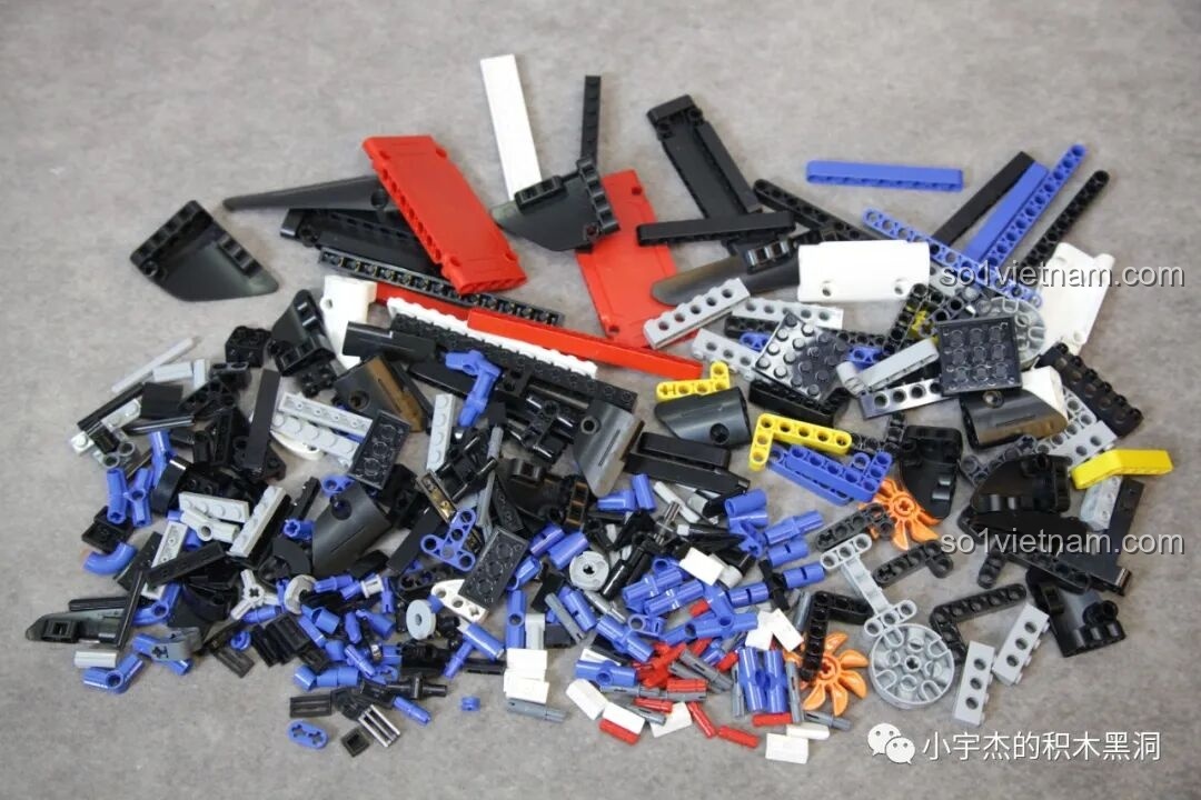 Túi mảnh ghép số 5 của bộ lắp ghép PanlosBrick 673101 Ford Bronco Xe Địa Hình, chứa các chi tiết cho phần đuôi xe.