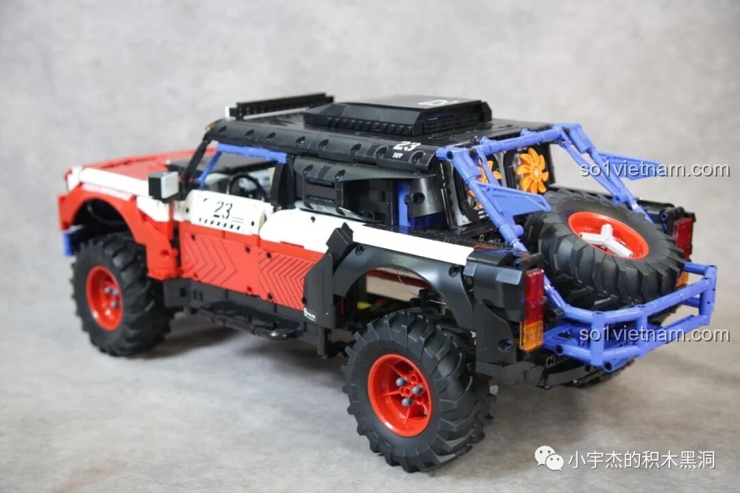 Mô hình PanlosBrick 673002 McLaren Senna GTR, một sản phẩm xe đua khác của PanlosBrick.