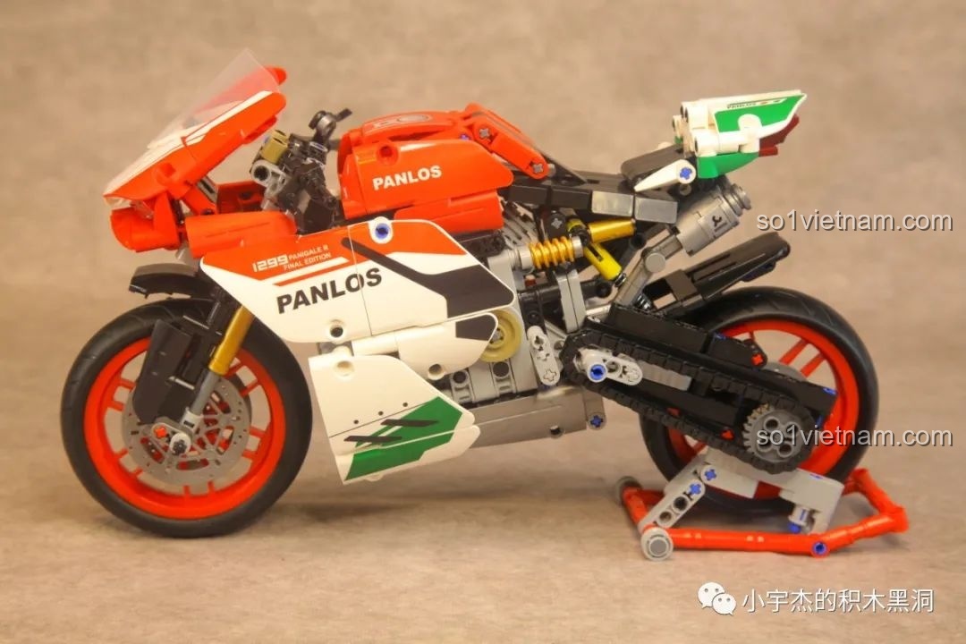 Mô hình PanlosBrick xe mô tô đen, một sản phẩm xe mô tô tùy chỉnh khác của PanlosBrick.