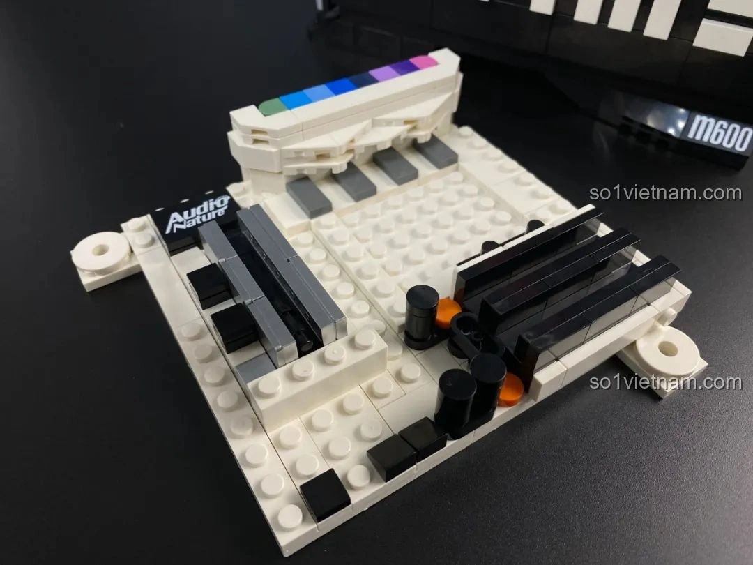 Mặt sau của card đồ họa trong bộ lắp ghép Pantasy 11008 iGame UltraD5 Z690, với các chi tiết dán sticker.