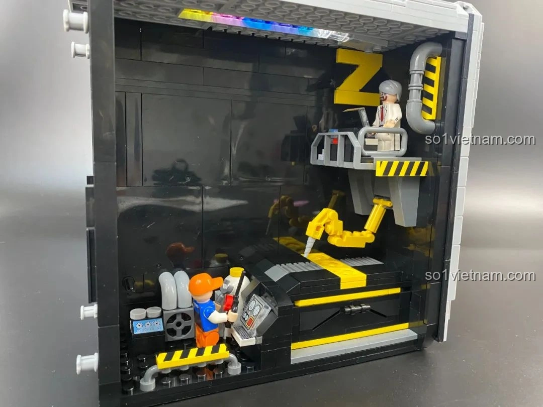 Chi tiết các mảnh ghép tạo nên bo mạch chủ của mô hình PC Gaming Pantasy 11008.