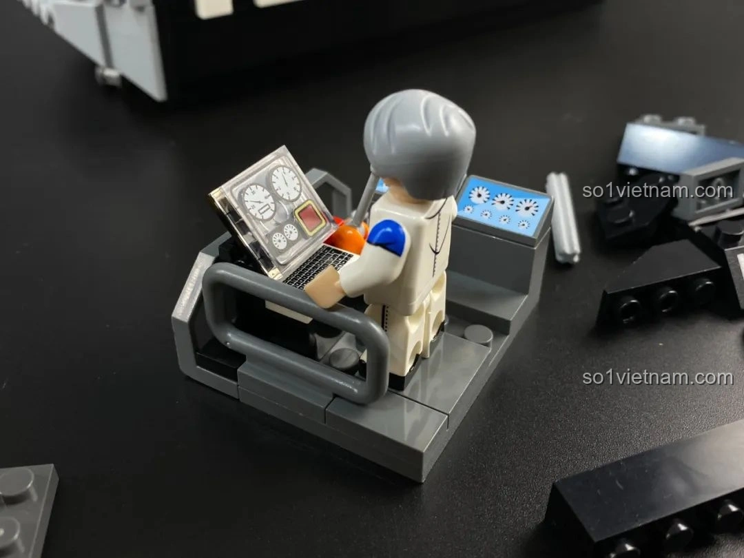 Hình ảnh lắp ráp bo mạch chủ của bộ Pantasy 11008 iGame UltraD5 Z690, với các chi tiết màu sắc.