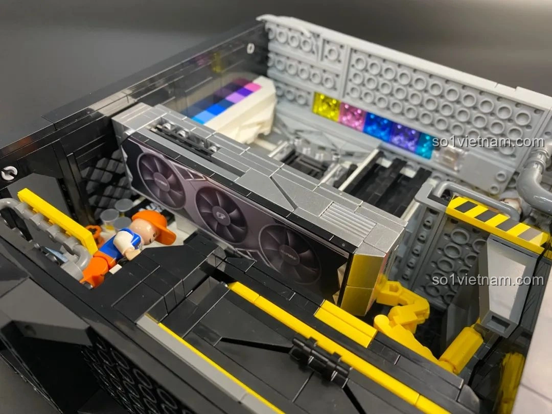 Toàn cảnh mô hình PC Gaming Pantasy 11008 Máy tính iGame Kỳ Thú đã hoàn thành, mặt bên mở.