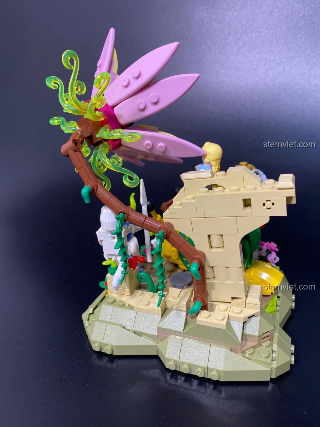 Hai bộ đồ chơi lắp ráp Pantasy 15002 và 15003 đặt cạnh nhau, review bộ lắp ghép Pantasy Fantasy Forest