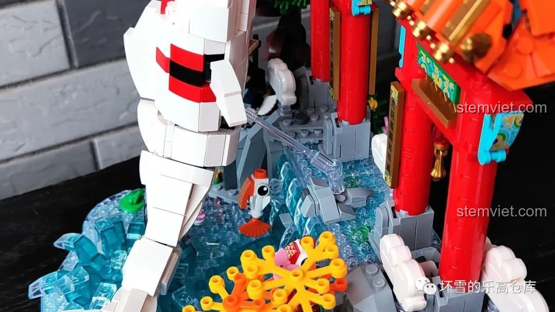 Chi tiết hai chú cá nhỏ và san hô trong bộ lắp ráp Pantasy 18001 Cá chép hóa rồng, làm phong phú thêm cảnh quan dưới nước.