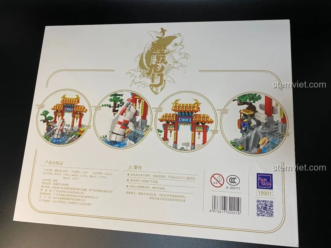 Mặt sau hộp bộ lắp ghép Pantasy 18001 Cá Chép Hóa Rồng, hiển thị các góc nhìn và chi tiết nổi bật của mô hình.