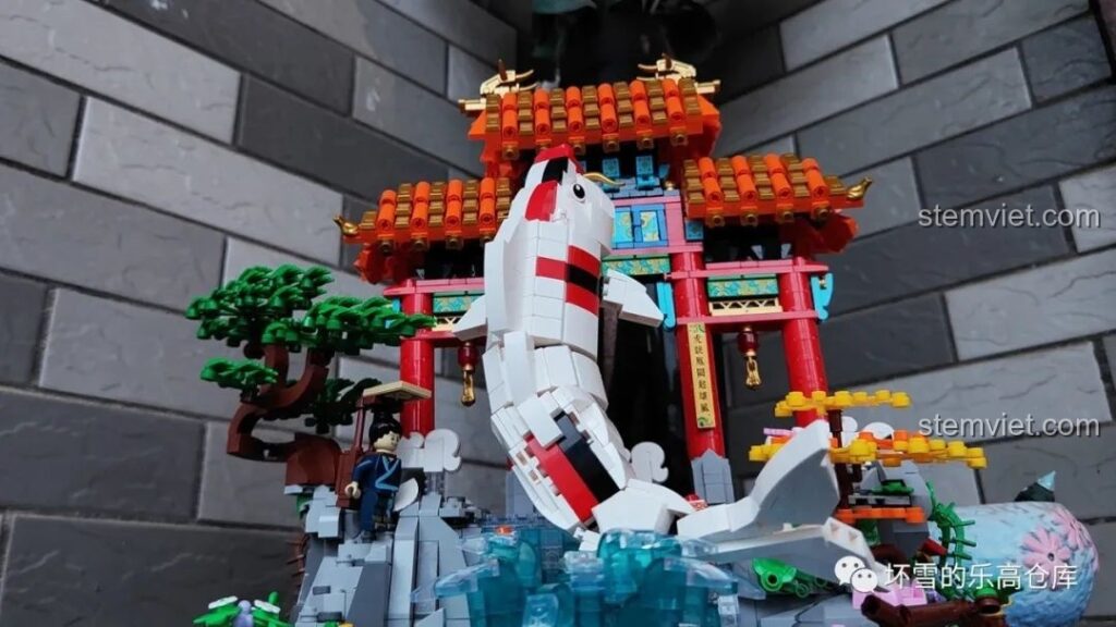 Mô hình lắp ráp Pantasy 18001 Cá chép hóa rồng hoàn chỉnh, nổi bật với cổng rồng và cá chép bay lên, chi tiết sống động.