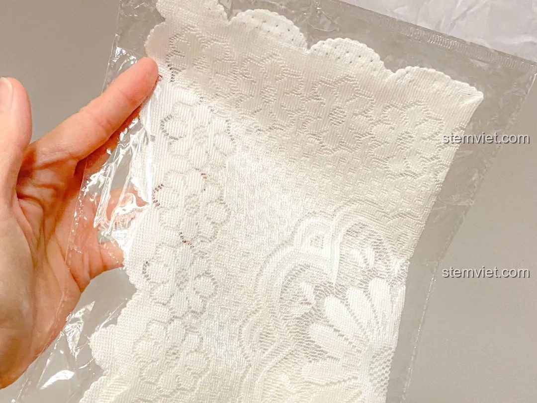 Mô hình Tivi Cổ Điển Pantasy 61008 ở chế độ bể cá, hiển thị thợ lặn và cá bơi lội bên trong.