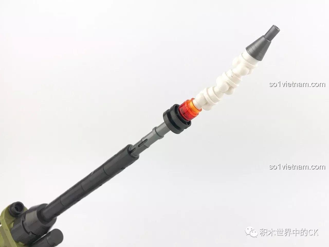 Chi tiết bánh xe và hệ thống chân chống của Pháo Binh Thiên Yết Cindy Xingbao XB-06011, đảm bảo sự vững chãi cho mô hình.