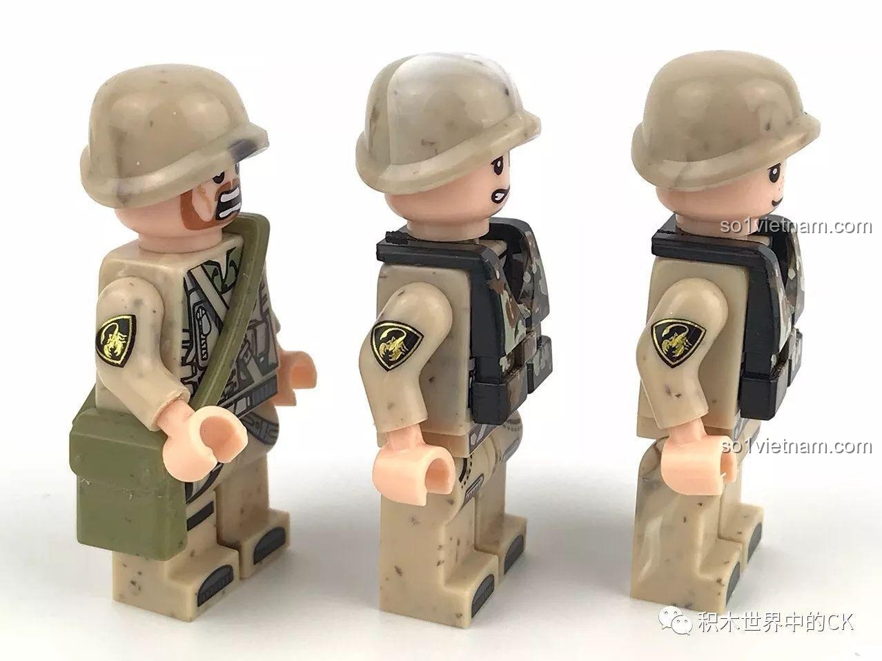 Ba minifigure Cindy, Tân binh A, Tân binh B từ bộ Pháo Binh Thiên Yết Cindy Xingbao XB-06011, khoe logo bọ cạp trên vai áo.