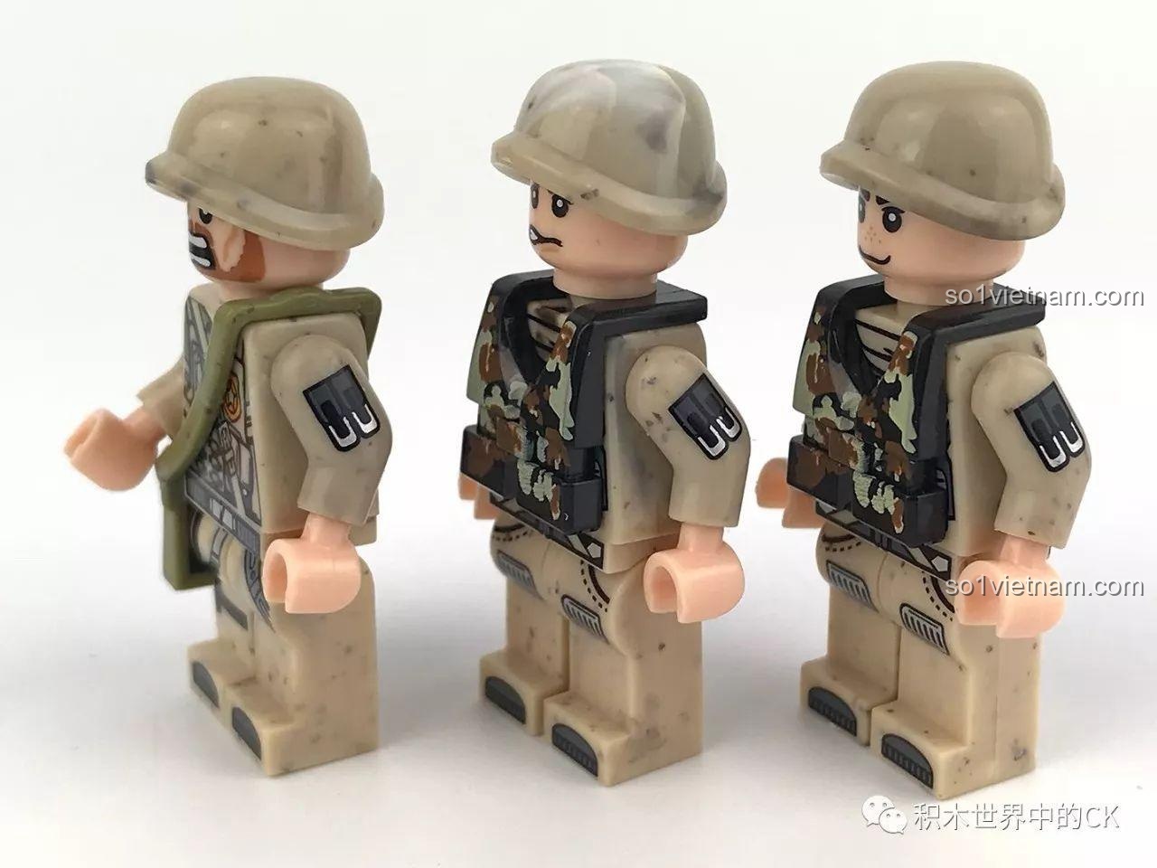 Ba minifigure Cindy, Tân binh A, Tân binh B từ bộ Pháo Binh Thiên Yết Cindy Xingbao XB-06011 nhìn nghiêng, thể hiện sự đồng bộ.