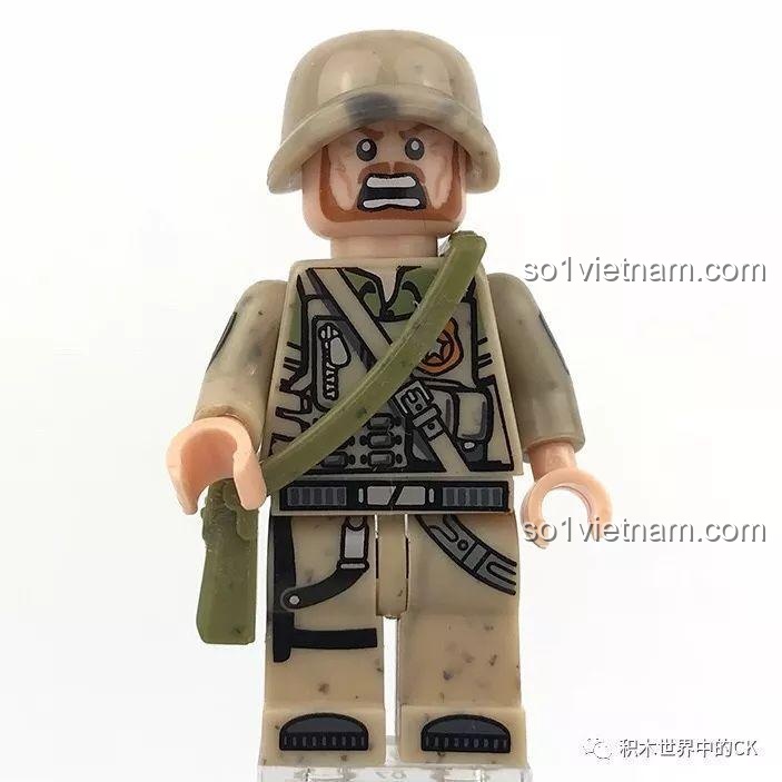 Minifigure Cindy trong bộ Pháo Binh Thiên Yết Cindy Xingbao XB-06011 với trang phục quân sự chi tiết, sẵn sàng chiến đấu.