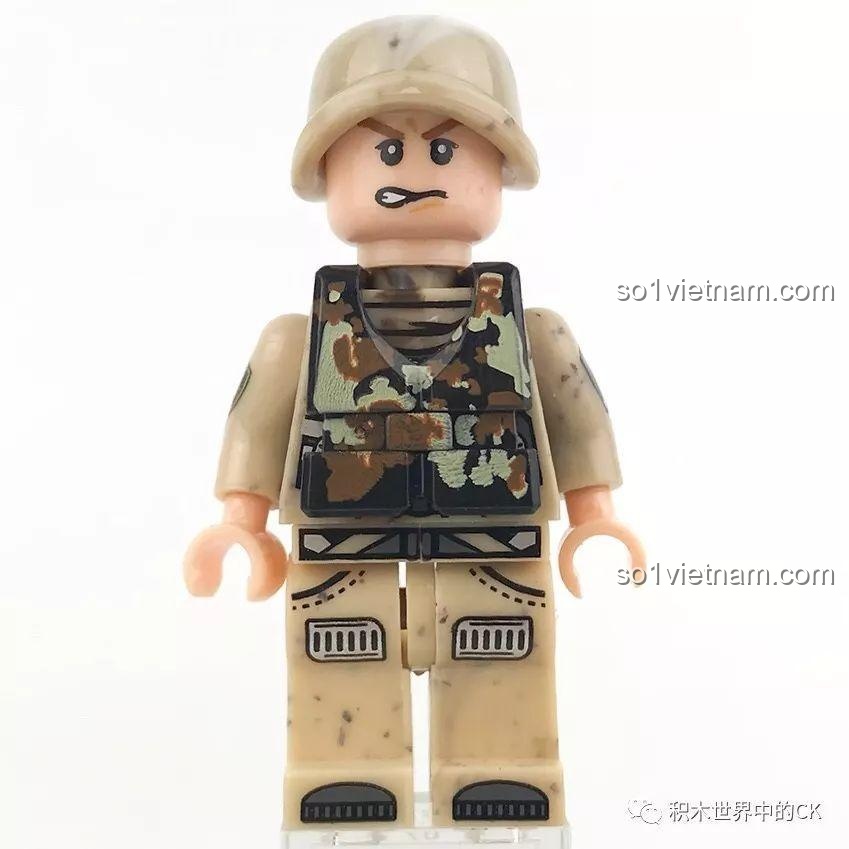 Minifigure Tân binh A trong bộ Pháo Binh Thiên Yết Cindy Xingbao XB-06011 với giáp ngụy trang và biểu cảm quyết đoán.