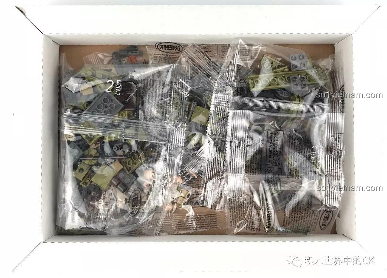 Bên trong hộp Pháo Binh Thiên Yết Cindy Xingbao XB-06011 với các túi mảnh ghép được phân loại rõ ràng, sẵn sàng cho lắp ráp.