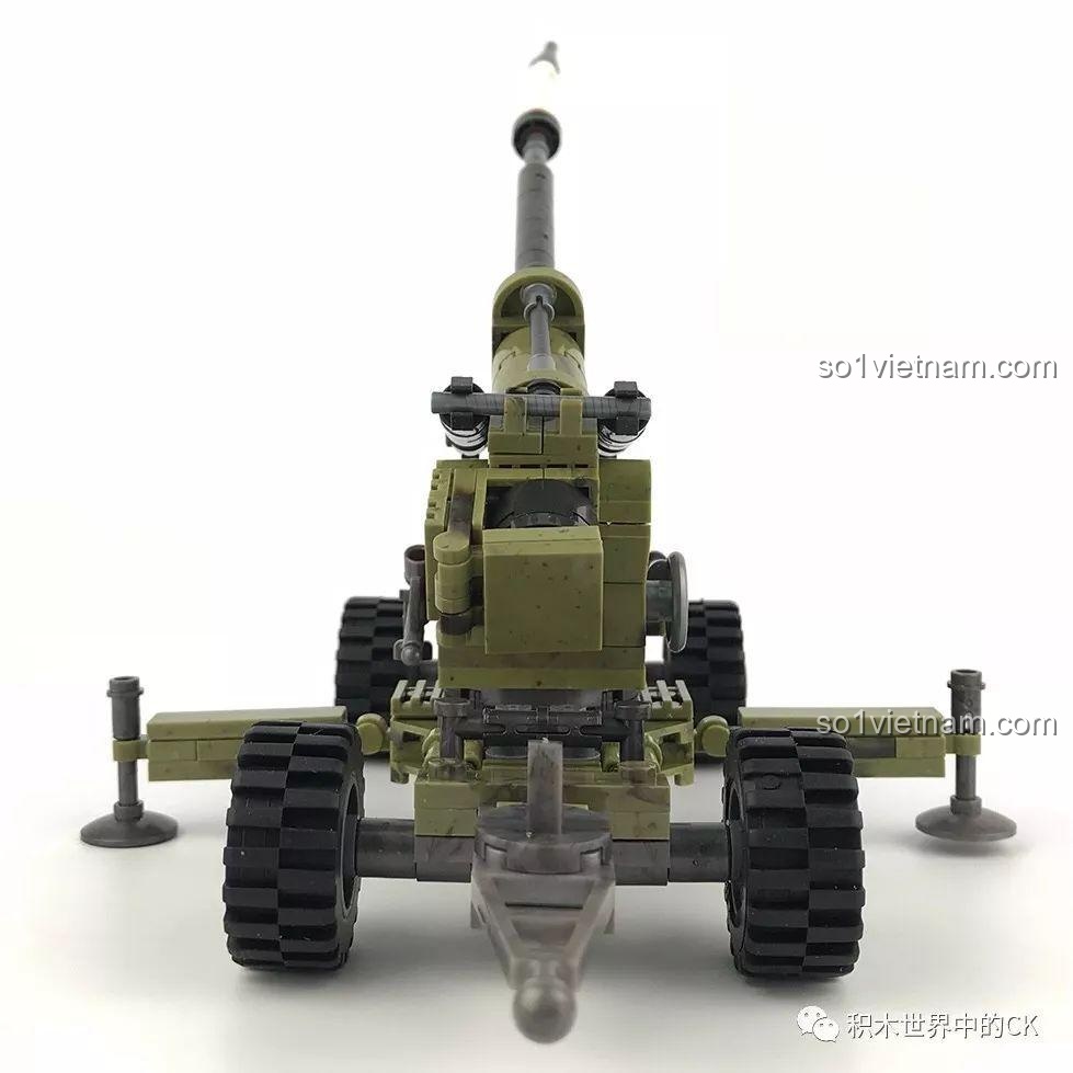 Pháo Binh Thiên Yết Cindy Xingbao XB-06011 nhìn từ phía sau, vẫn giữ được vẻ mạnh mẽ và vững chãi của một mô hình quân sự.
