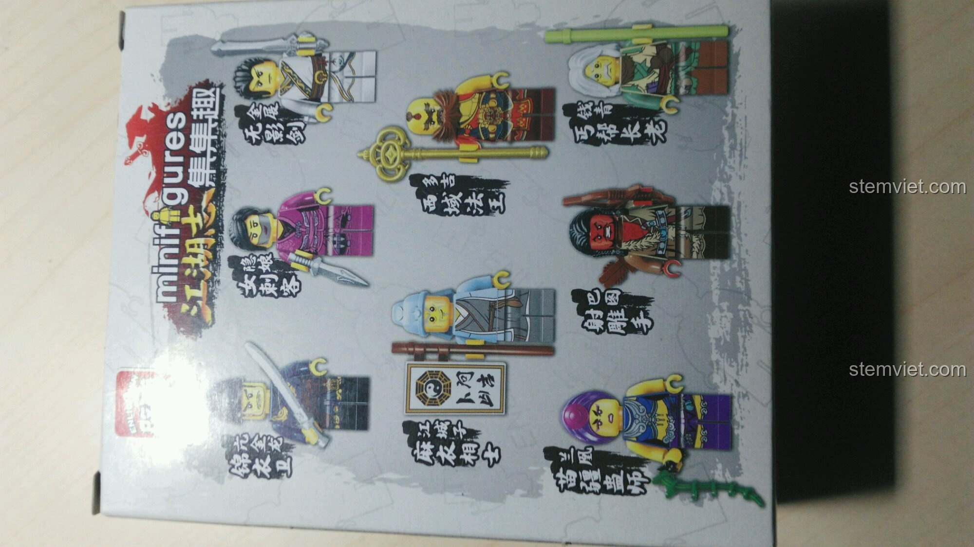 Mặt sau hộp QMAN 1504 Bộ Sưu Tập Minifigure Giang Hồ Ký, giới thiệu 8 nhân vật trong bộ.