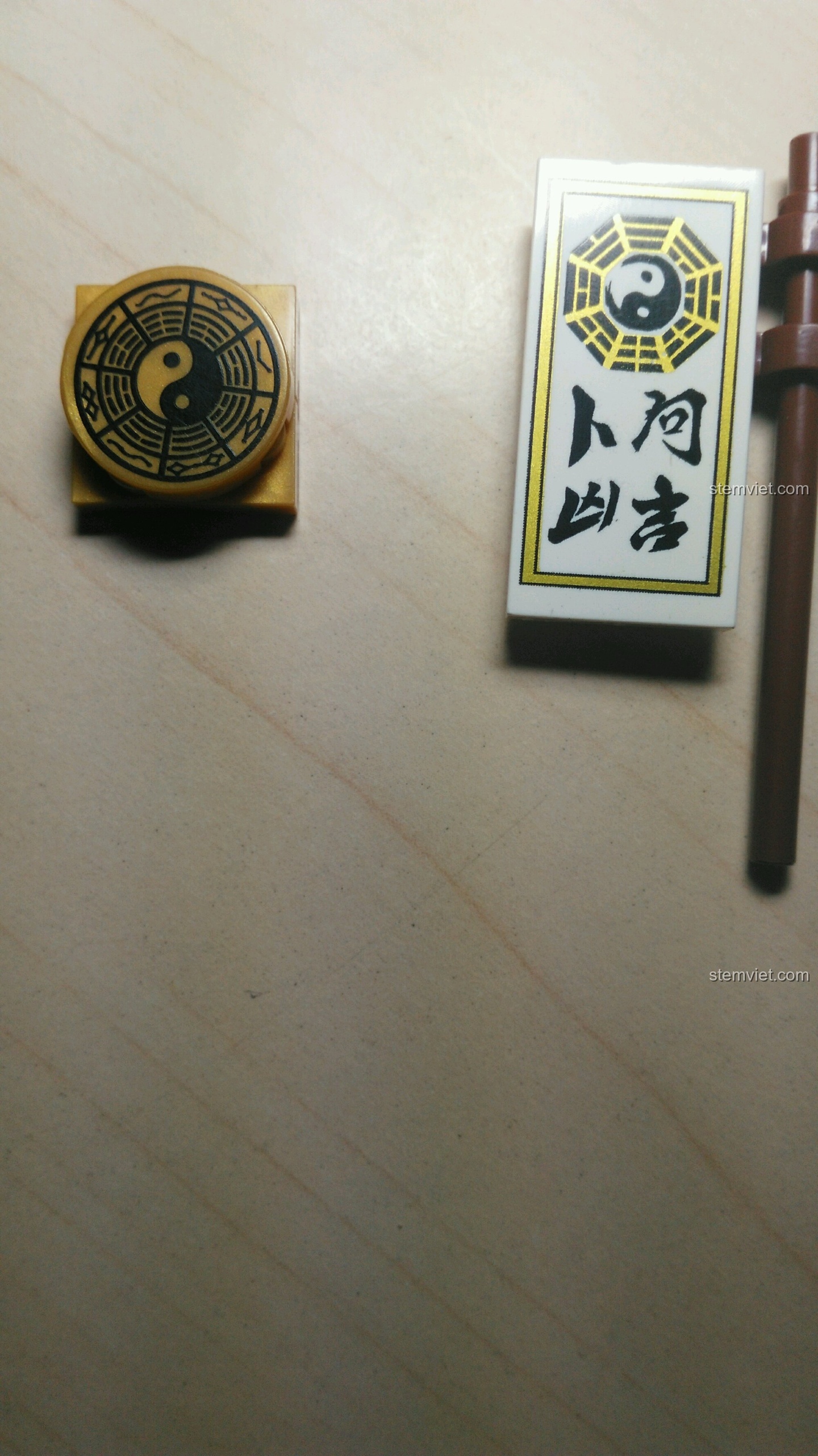 Các mảnh in độc đáo hình bát quái và chữ Hán của QMAN 1504 Minifigure Giang Hồ Ký.