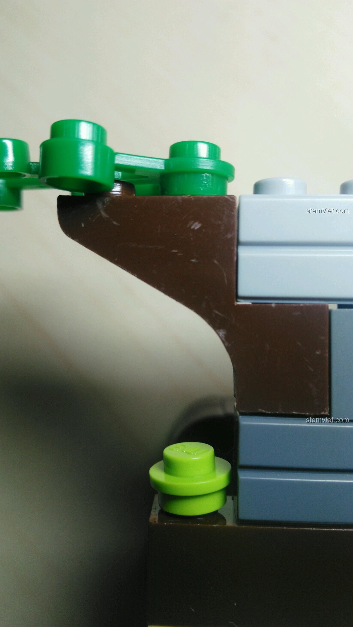 Chi tiết vết xước trên mảnh ghép của QMAN 1504 Minifigure Giang Hồ Ký, cần lưu ý chất lượng.