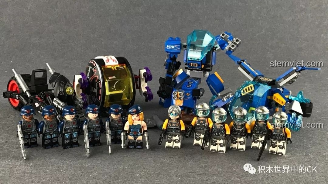 Toàn bộ 4 mô hình và 12 nhân vật minifigure từ series QMAN 2701-2704 The High-Tech Era, tạo thành một bộ sưu tập hoàn chỉnh.