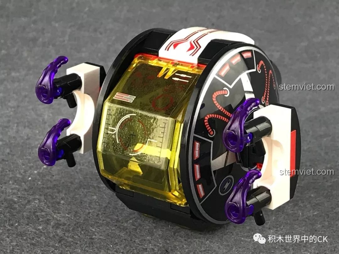 Mô hình Thiết Bị Trinh Sát Mắt Đen QMAN 2704 đã hoàn thành, với thiết kế hình tròn và buồng lái trong suốt.