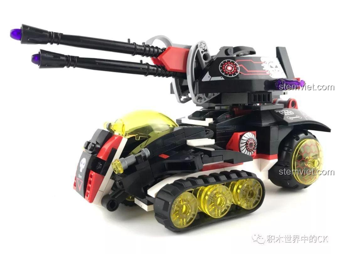 Góc nhìn nghiêng của mô hình Xe Pháo Laser QMAN 2715, thể hiện thiết kế bánh xích phía trước và bánh xe lớn phía sau.