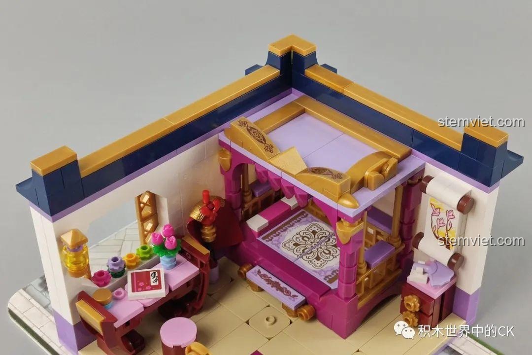 Hai minifigure Hoa Mộc Lan và Mộc Lan Tỷ Tỷ cùng chú thỏ trắng trong mô hình QMAN 33013 Phòng Ngủ Hoa Mộc Lan.