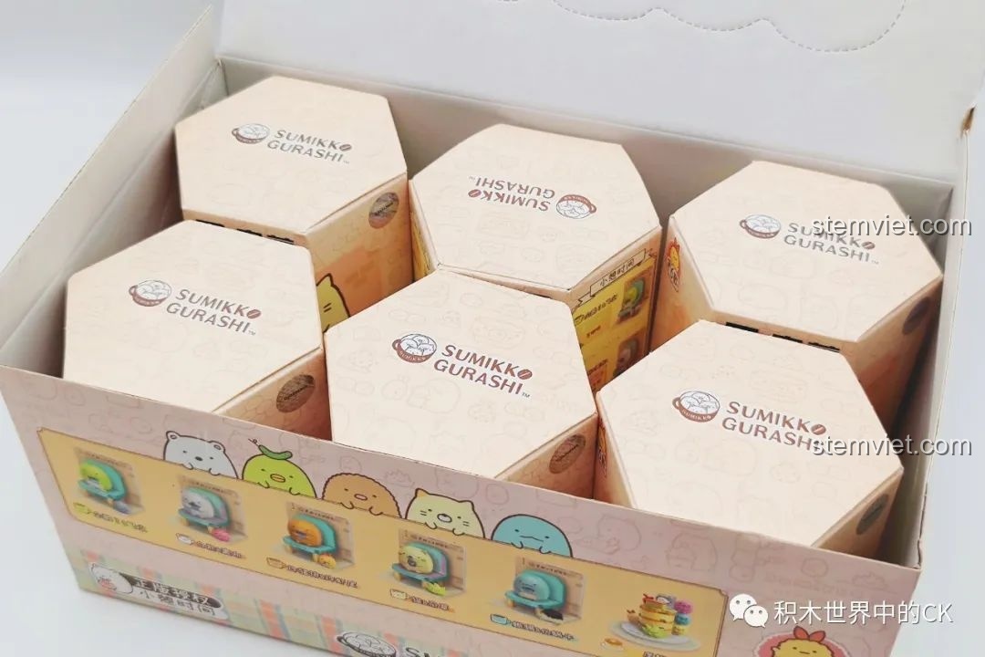 Bên trong hộp lớn bộ đồ chơi Blind box Góc Khuất 77012, chứa 6 hộp blind box nhỏ riêng biệt.